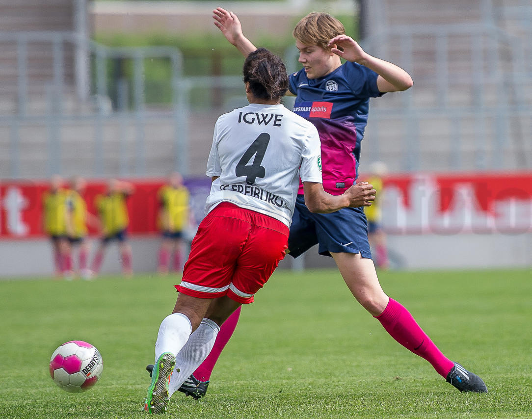 DFB-Pokal Halbfinale der Frauen 2014 in Essen