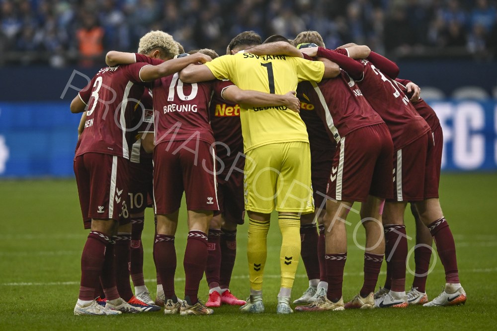 10. Nov FC Schalke 04 vs SSV Jahn Regensburg